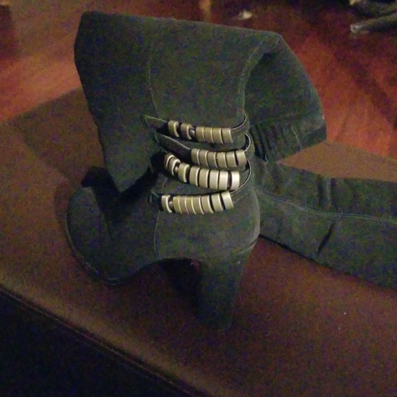 Boots - Picture 2 of 4